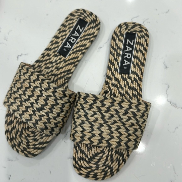 Zara Shoes - Zara Trafaluc sandals.